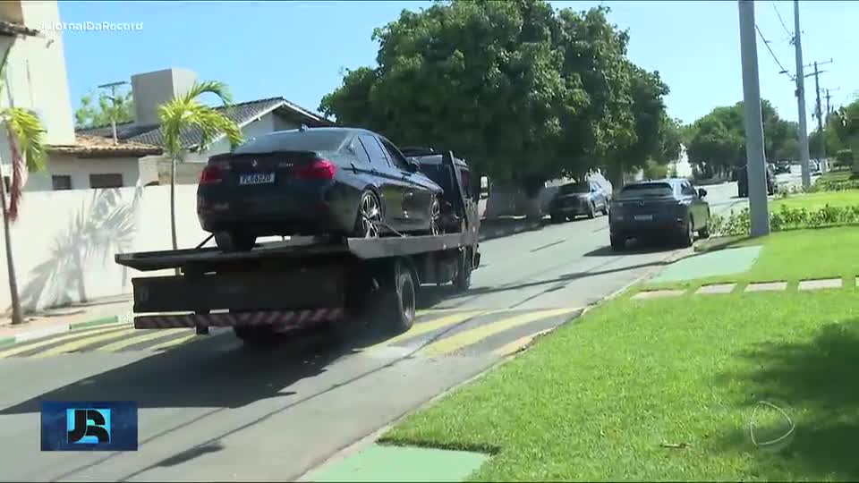 BA: adolescente atropela jardineiros com carro de luxo em Camaçari
