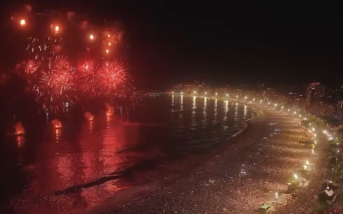 Shows e espetáculo no céu: mais de 2 milhões de pessoas celebram a chegada de 2026 em Copacabana