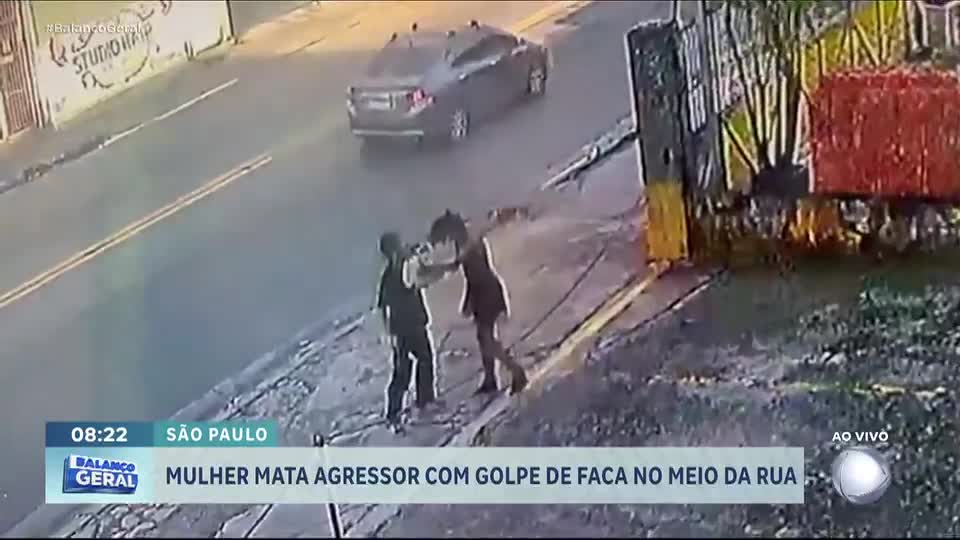 Mulher mata agressor com golpe de faca no meio da rua em São Paulo