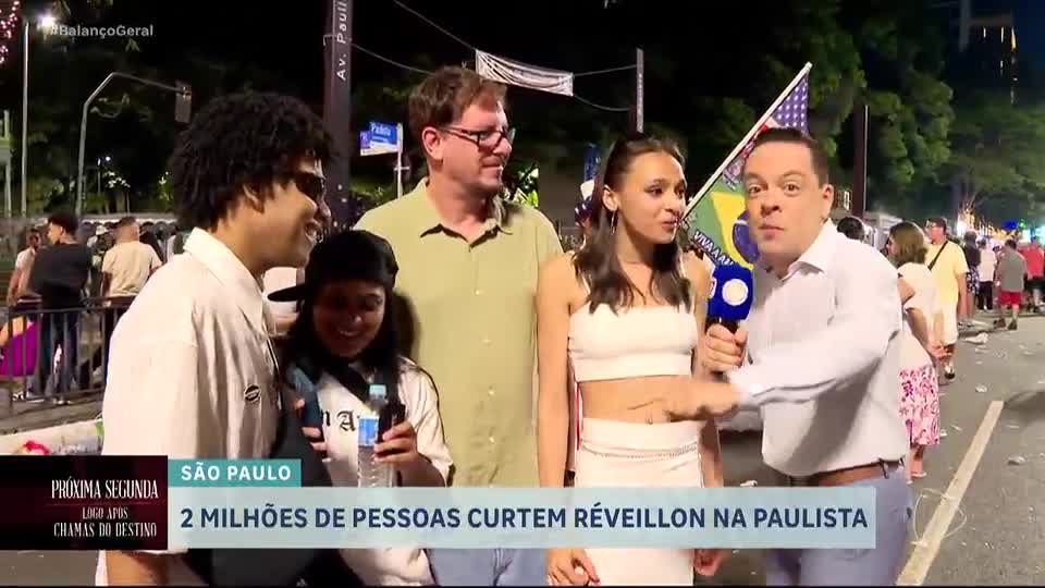 Réveillon na Paulista tem queima de fogos silenciosa e reúne dois milhões de pessoas