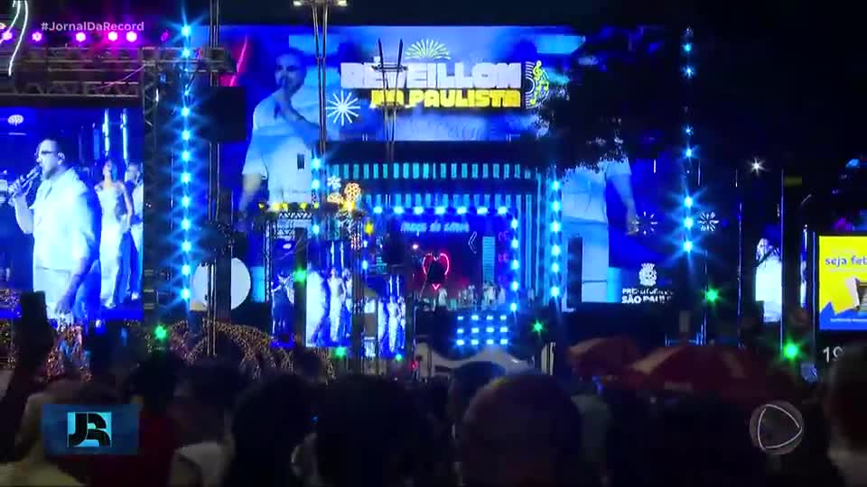 Réveillon reúne milhões no Rio e em São Paulo com fogos e shows inovadores