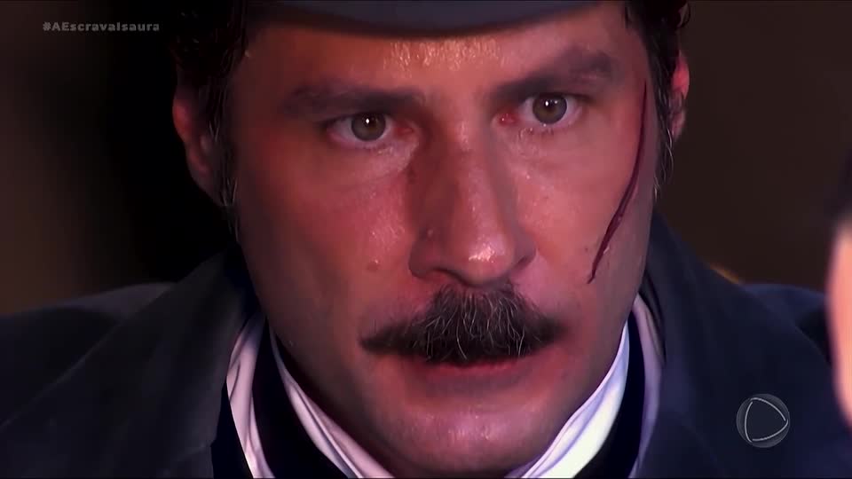 Leôncio rasga as roupas de Isaura | A Escrava Isaura