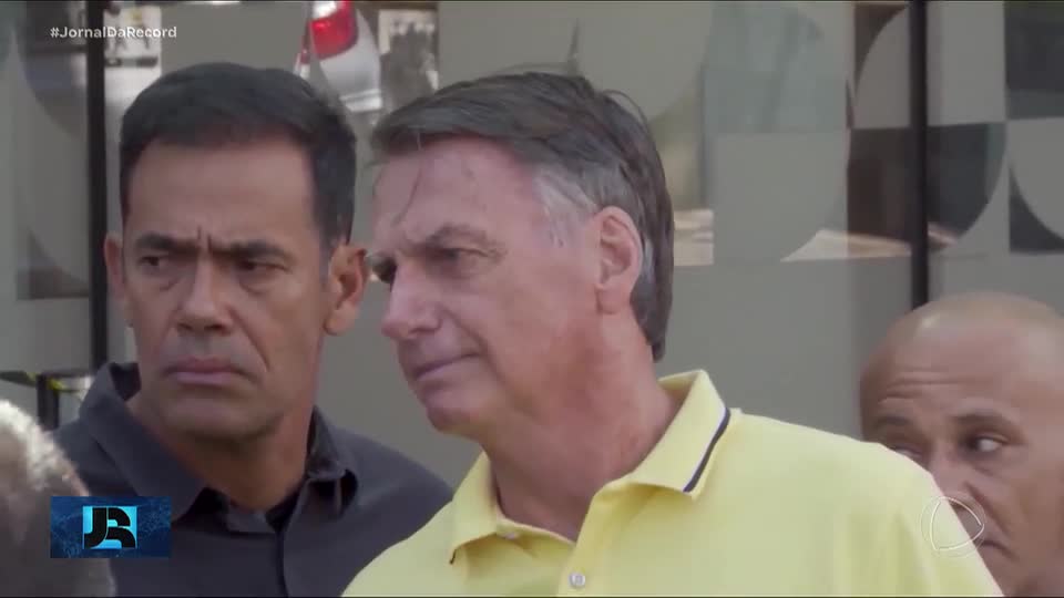 Bolsonaro recebe alta hospitalar e retorna à prisão da Polícia Federal em Brasília