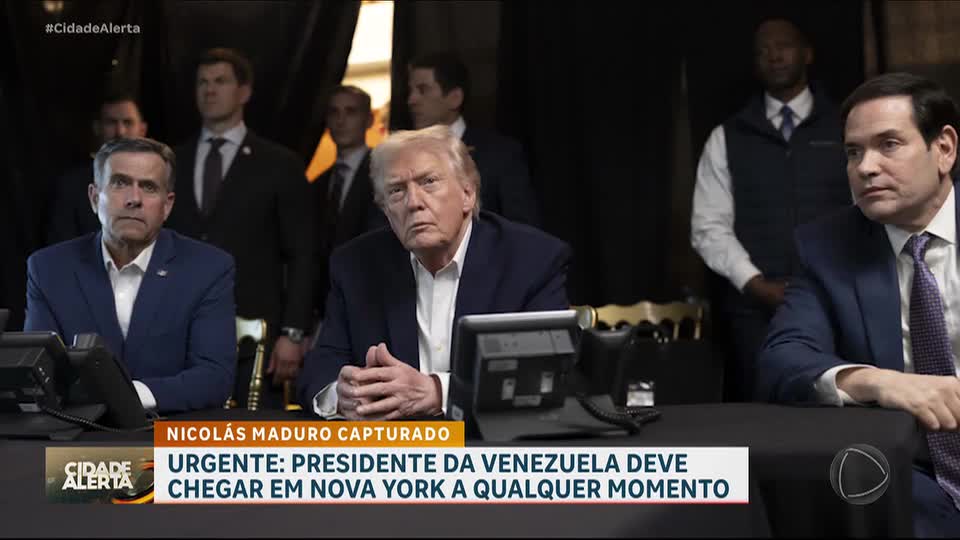 Imagens mostram Donald Trump acompanhando captura de Nicolás Maduro em tempo real