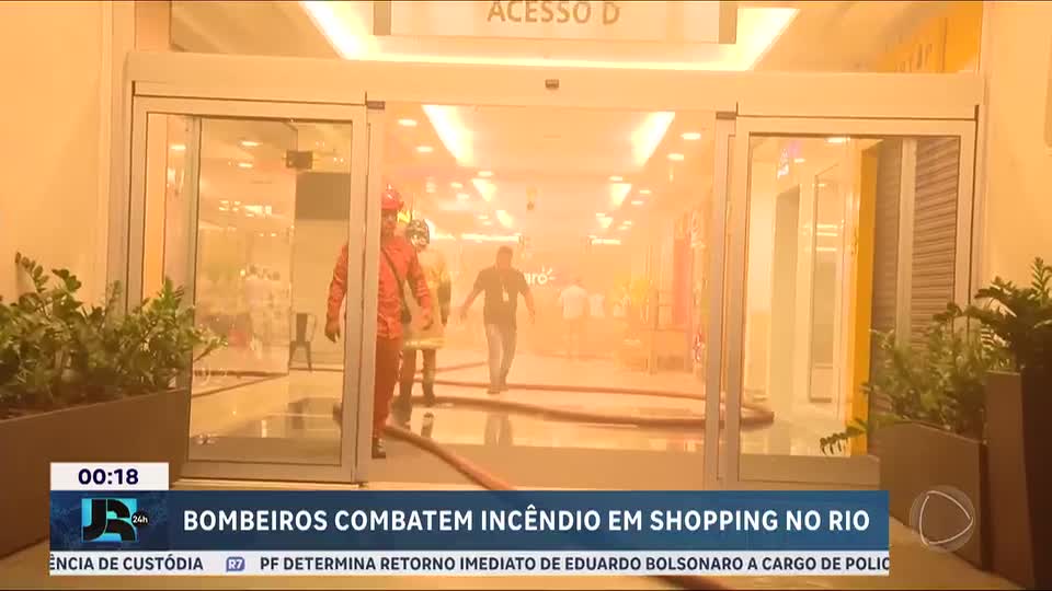 Bombeiros controlam incêndio em shopping no Rio e quatro pessoas ficam feridas