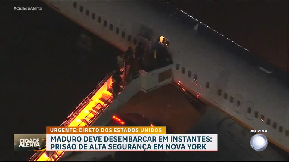 Assista ao momento em que Nicolás Maduro desce do avião nos EUA