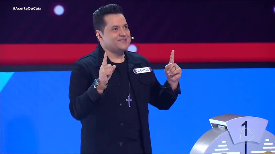 Cleiton, dupla sertaneja de Camargo, dura pouco no game e garante mais uma vitória a Amin Khader