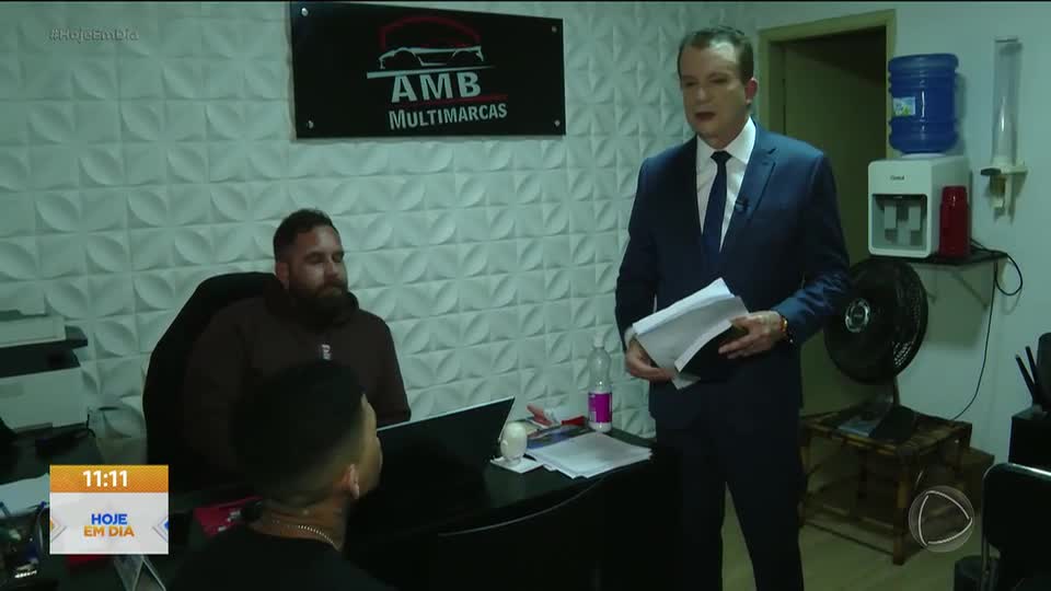 Patrulha do Consumidor: Loja vende carro usado com defeito e não dá garantia à cliente