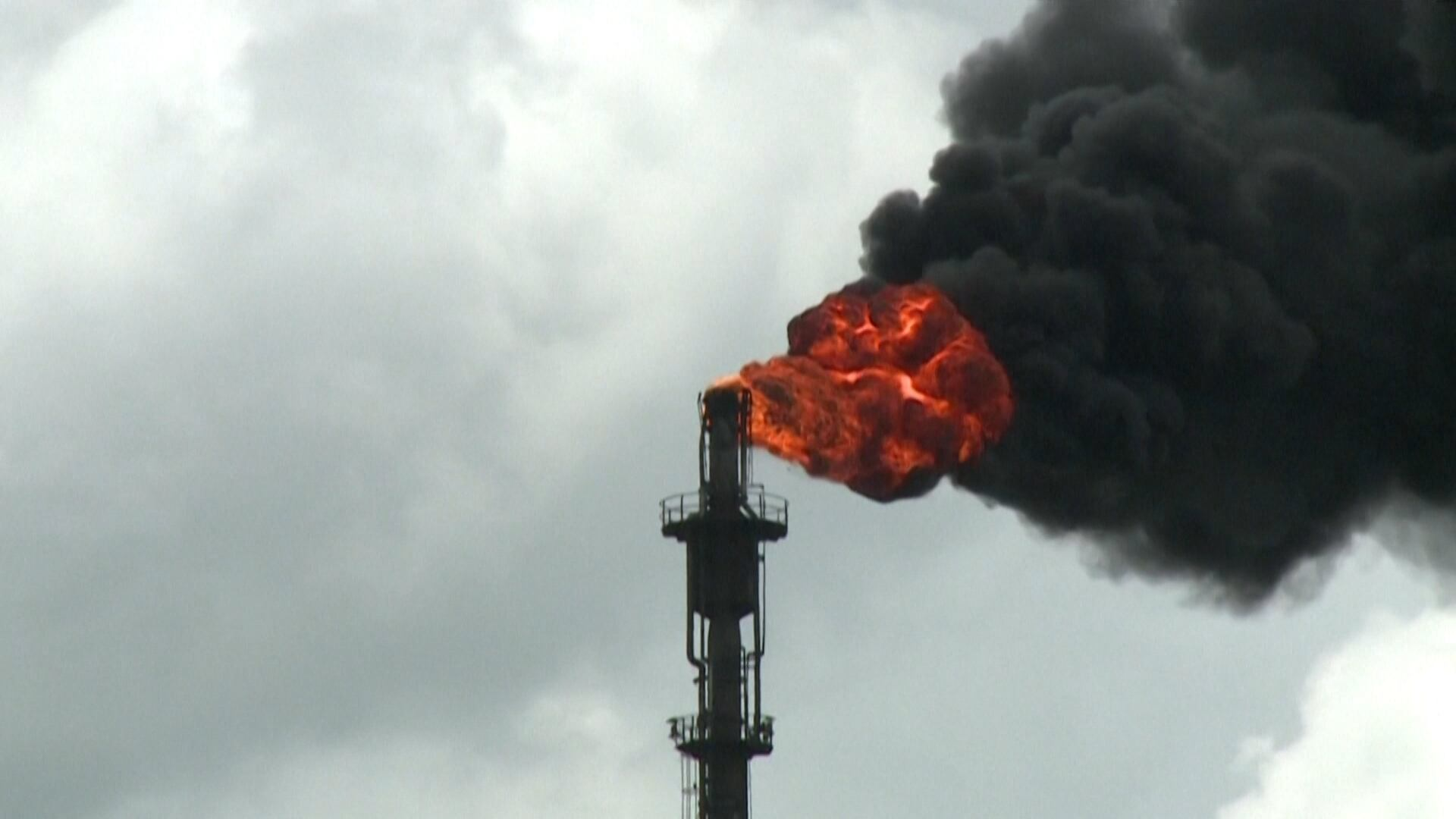 Semana começa agitada após invasão à Venezuela