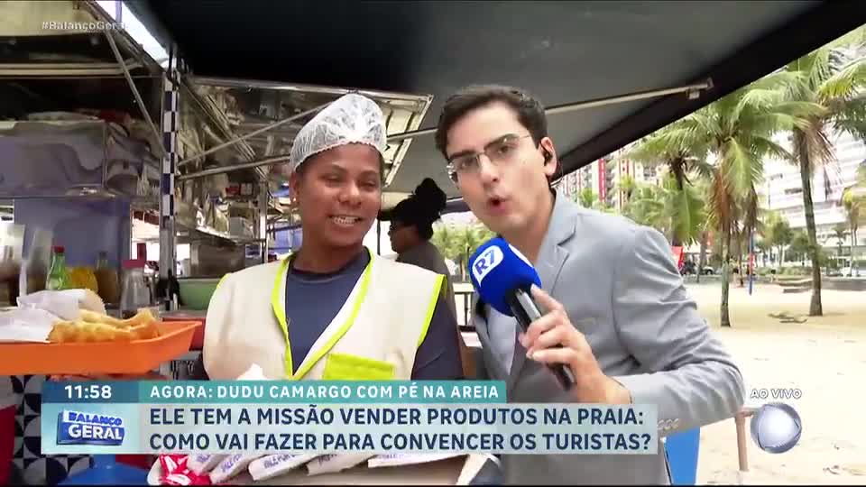 Dudu Camargo estreia como repórter do Balanço Geral e interage com banhistas em Praia Grande (SP)