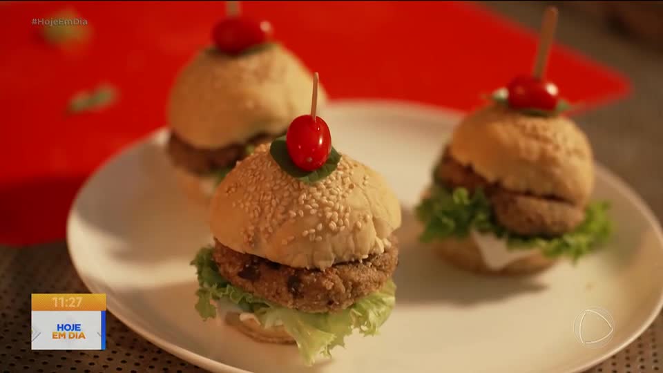 Receita do Chef: Guga Rocha ensina a fazer hambúrguer saudável com ingredientes integrais
