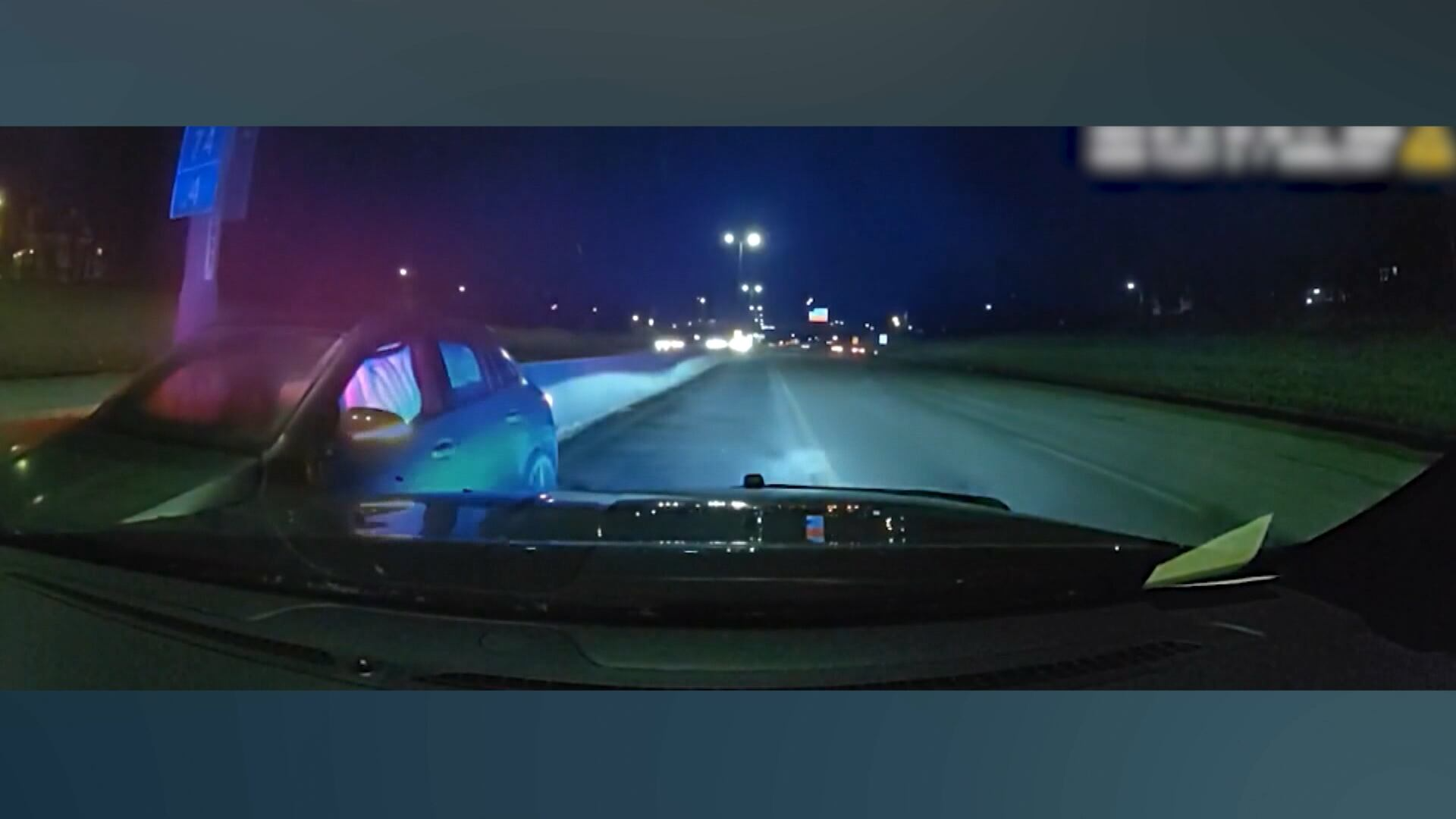 Motorista embriagado colide com viatura policial nos EUA