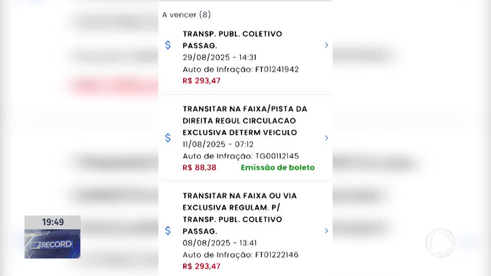 Taxistas autorizados no DF denunciam que uso de faixas exclusivas tem gerado multas
