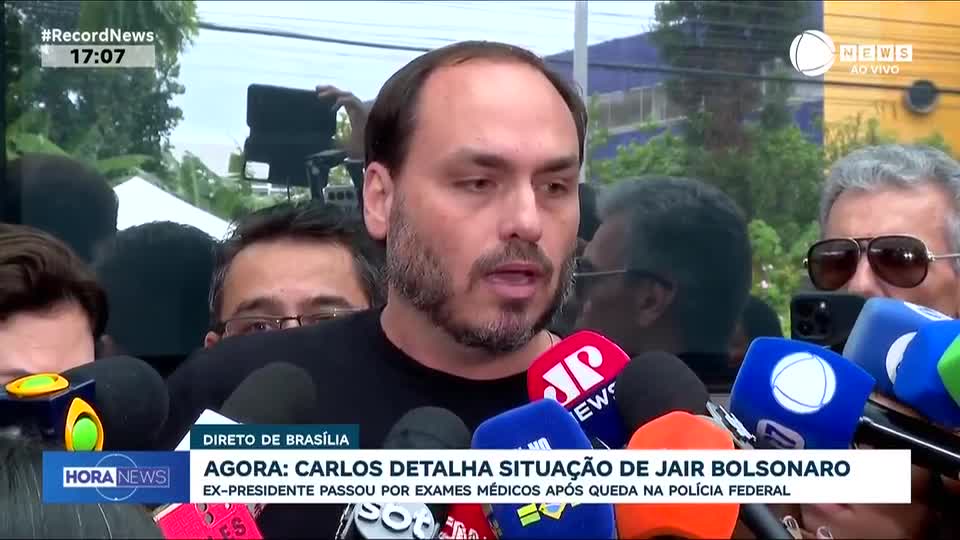 Carlos Bolsonaro fala sobre o estado de saúde do pai