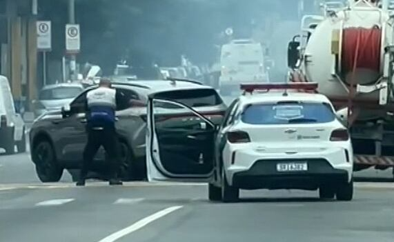 'Cena de terror, faroeste', diz testemunha sobre tiroteio na rua que deixou refém morta em Caxias