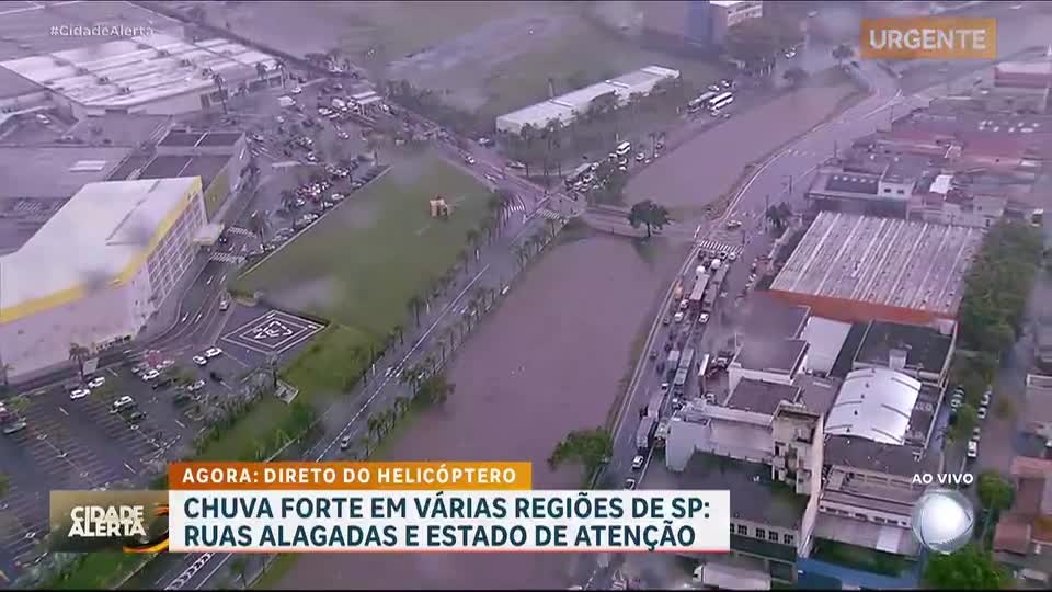 Chuva forte atinge as zonas norte e leste de São Paulo; rio Aricanduva está perto de transbordar