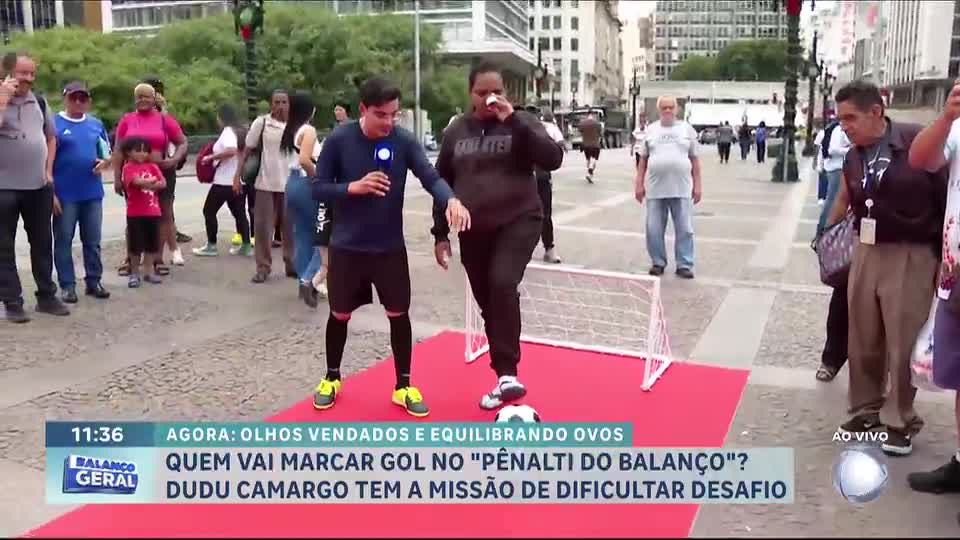 Dudu Camargo agita o Viaduto do Chá, no centro de São Paulo, com desafios inusitados