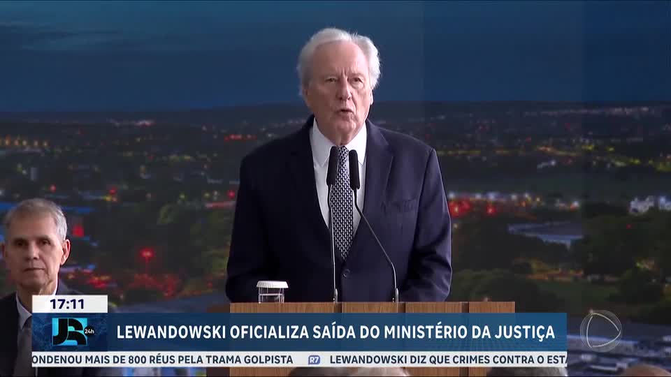 Ministro da Justiça Ricardo Lewandowski entrega carta e oficializa a saída do governo