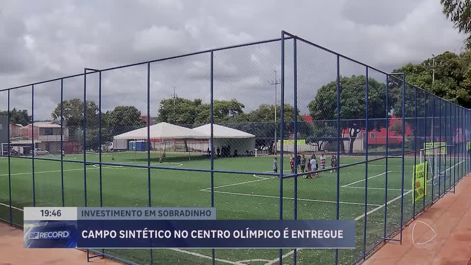 Centro Olímpico e Paralímpico recebe novo campo sintético em Sobradinho (DF)