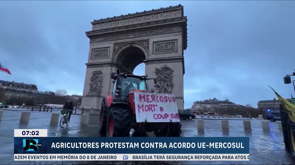 Agricultores bloqueiam ruas de Paris em protesto contra acordo entre União Europeia e Mercosu