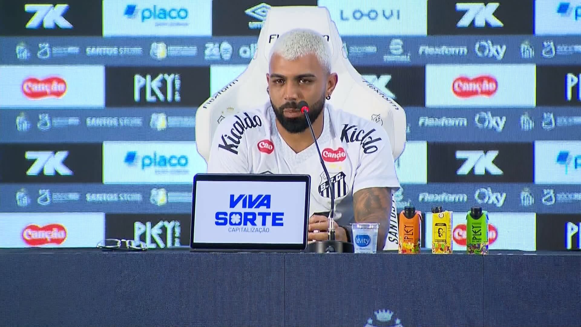 Gabigol declara apoio ao elenco das Sereias da Vila