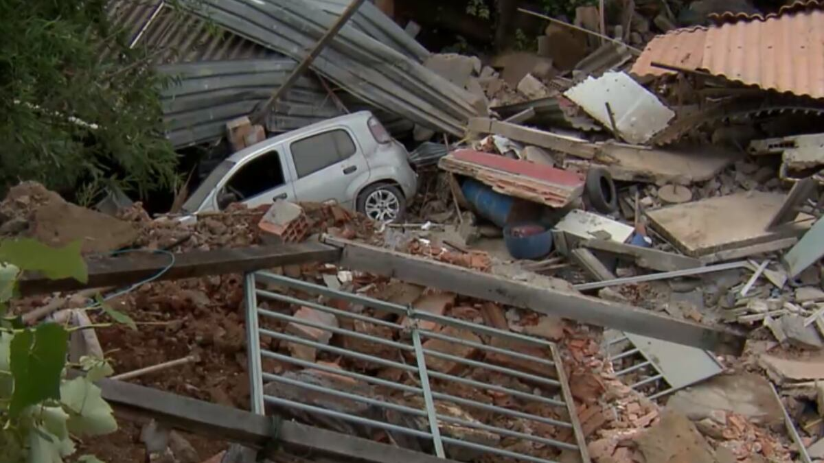 Defesa Civil interdita seis imóveis após casa desabar em Belo Horizonte