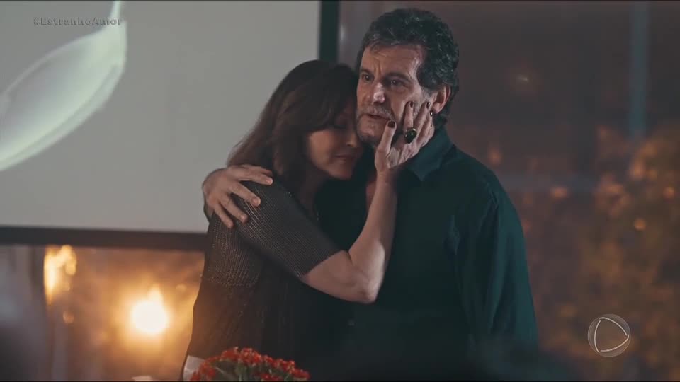 Vânia inaugura núcleo contra violência doméstica e Pinheiro confessa passado abusivo