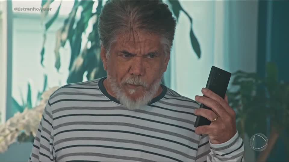 Deputado é ameaçado com celular da esposa que contém diversas agressões gravadas