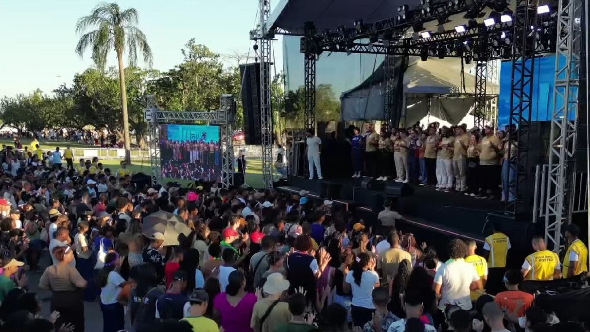 Mais de 15 mil pessoas celebram o Dia da Força Jovem Universal no Rio