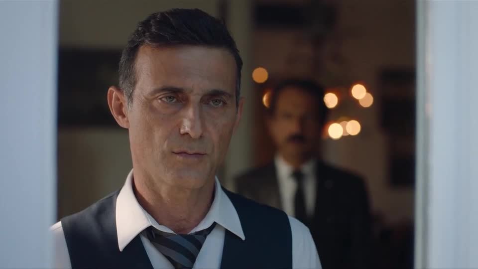 Çelebi descobre onde Cemre deu entrada com passaporte | Chamas do Destino