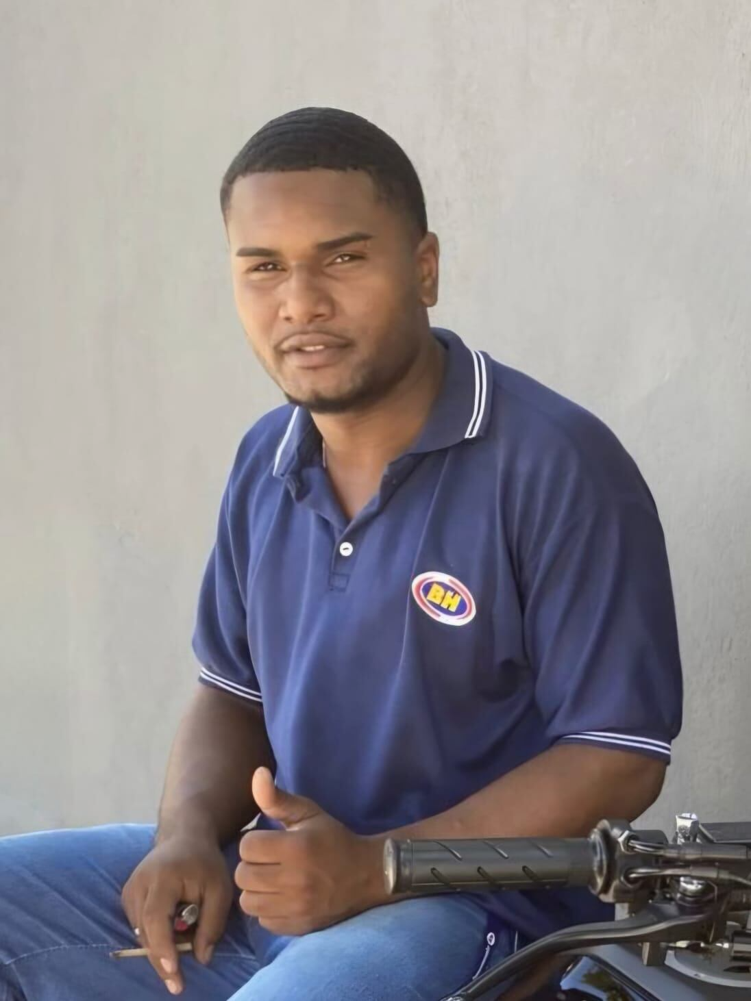 Família e amigos se despedem de motociclista morto em acidente na capital