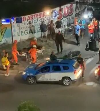 Motociclista é atingido por pelo menos 5 tiros no Recreio dos Bandeirantes, zona sudoeste do Rio