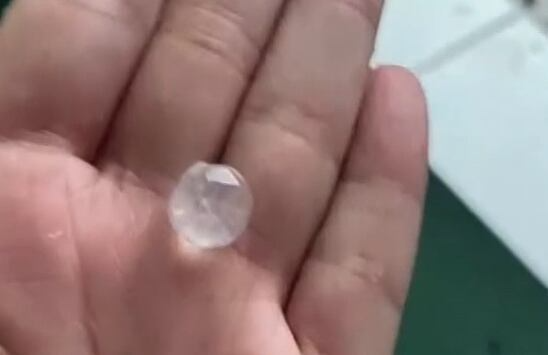 Vídeos mostram chuva de granizo no Rio de Janeiro após dias de calor intenso