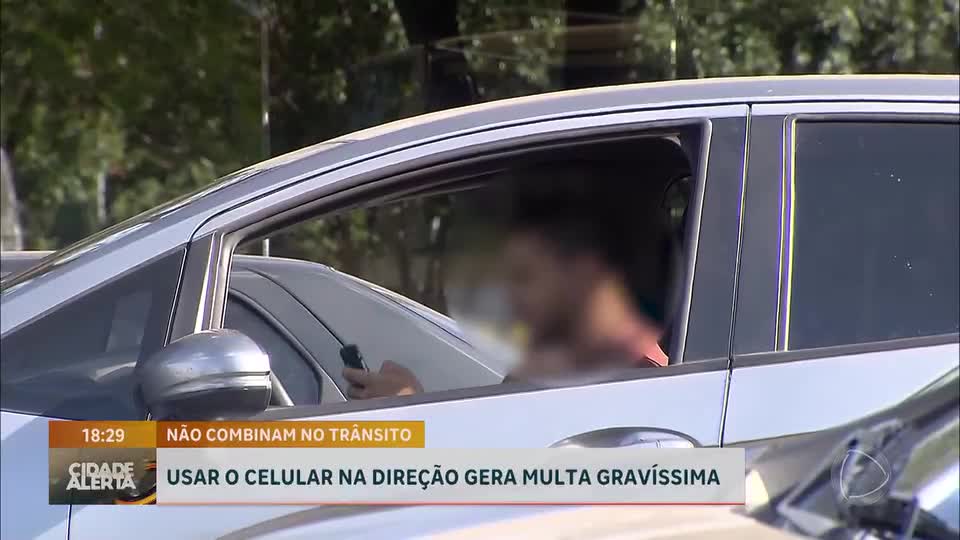Uso de celular no trânsito causa aumento de acidentes e multas no DF