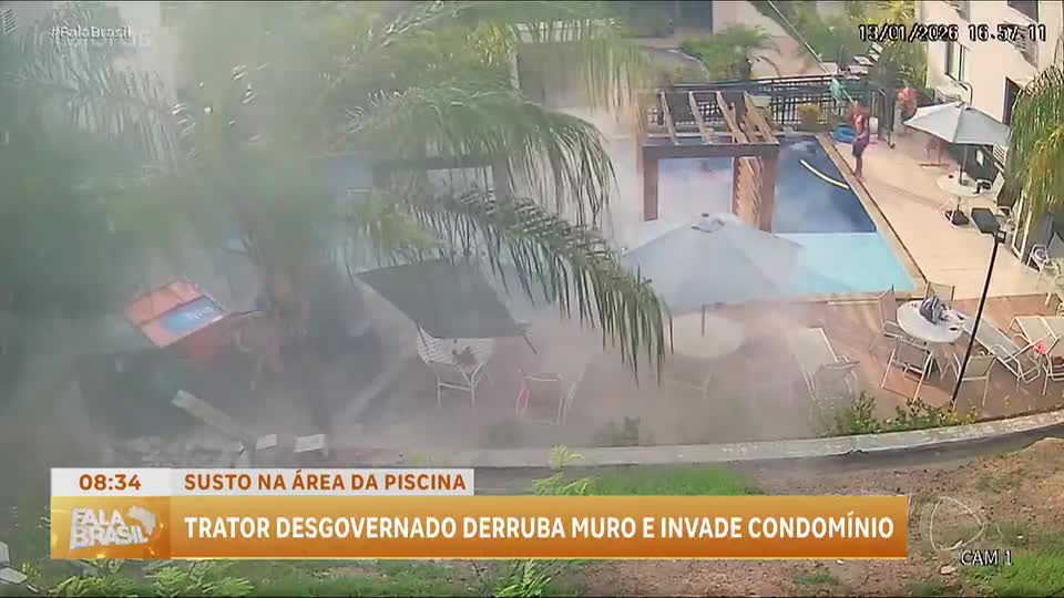 Trator desgovernado invade área de piscina em condomínio no Rio