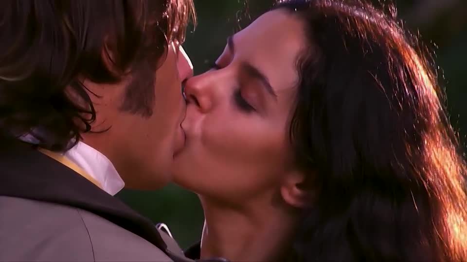 Álvaro e Isaura veem fuga como única saída das amarras de Leôncio | A Escrava Isaura