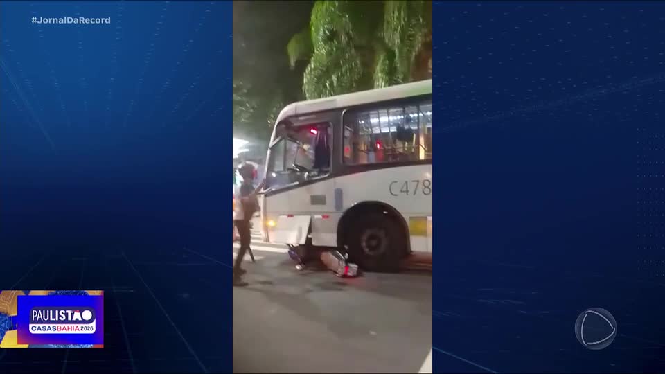 Violência no trânsito: ônibus arrasta moto em importante avenida da zona sul do RJ