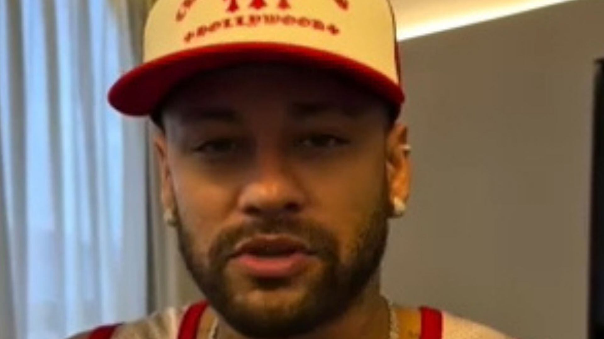 Neymar leva os 'parças' para sessão de fisioterapia; veja vídeo