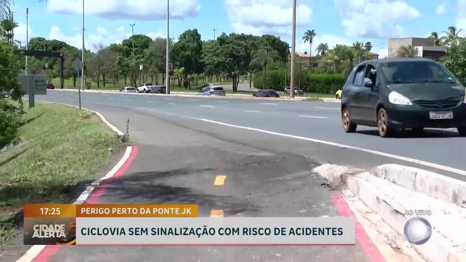 Falta de sinalização em ciclovia gera transtornos para motoristas e ciclistas no Lago Sul (DF)