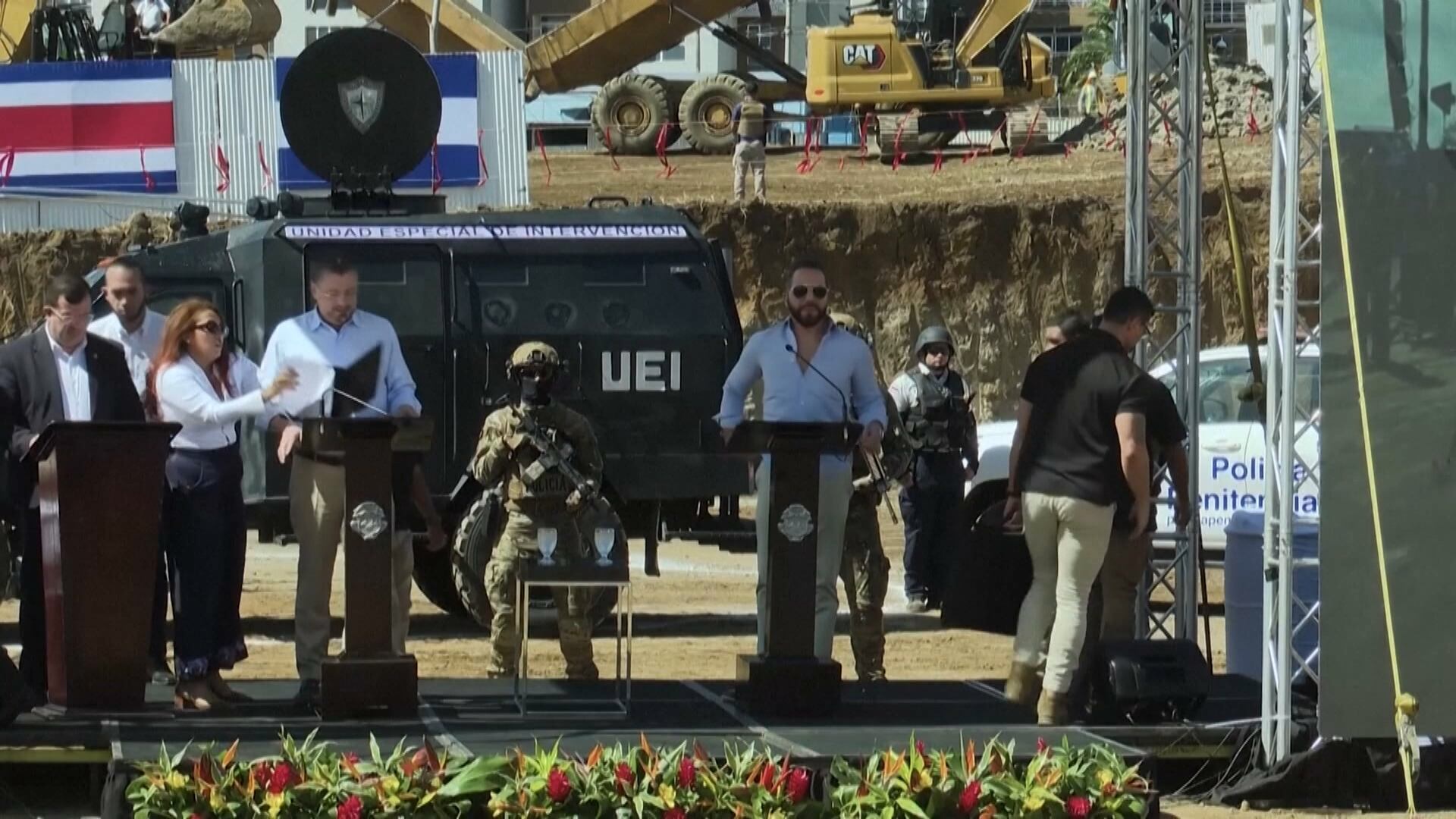 Presidente de El Salvador visita construção de presídio de segurança máxima na Costa Rica