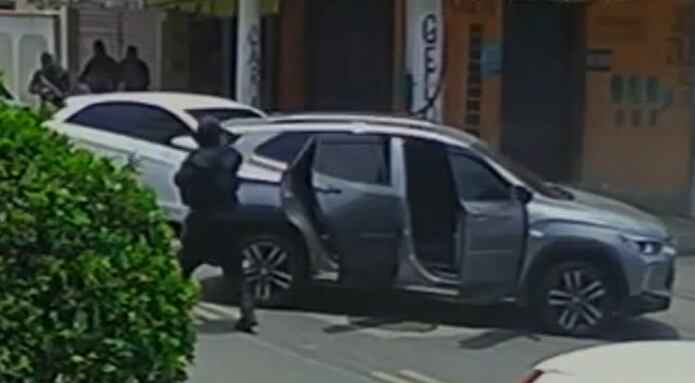VÍDEO: Miliciano é executado por criminosos encapuzados em Nova Iguaçu (RJ)