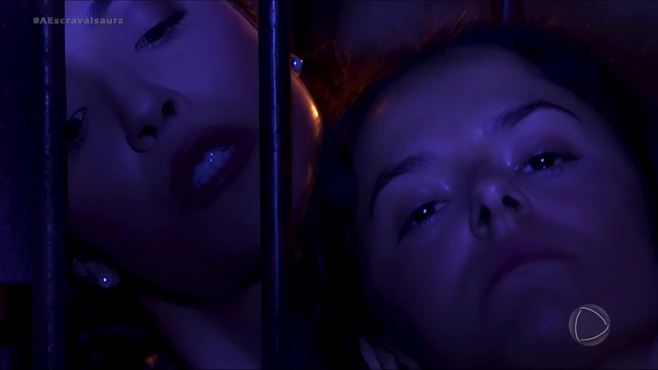 Branca ameaça Isaura para que não se aproxime de Álvaro | A Escrava Isaura