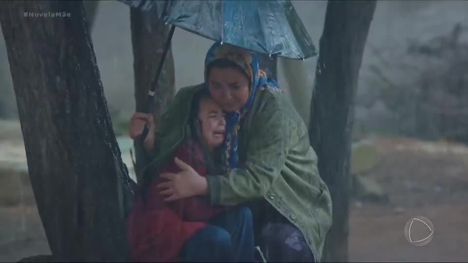 Cengiz deixa Melek de castigo na chuva | Mãe