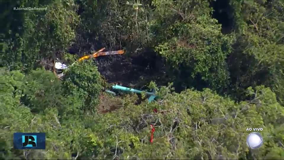 Queda de helicóptero deixa três mortos em Guaratiba, zona oeste do RJ