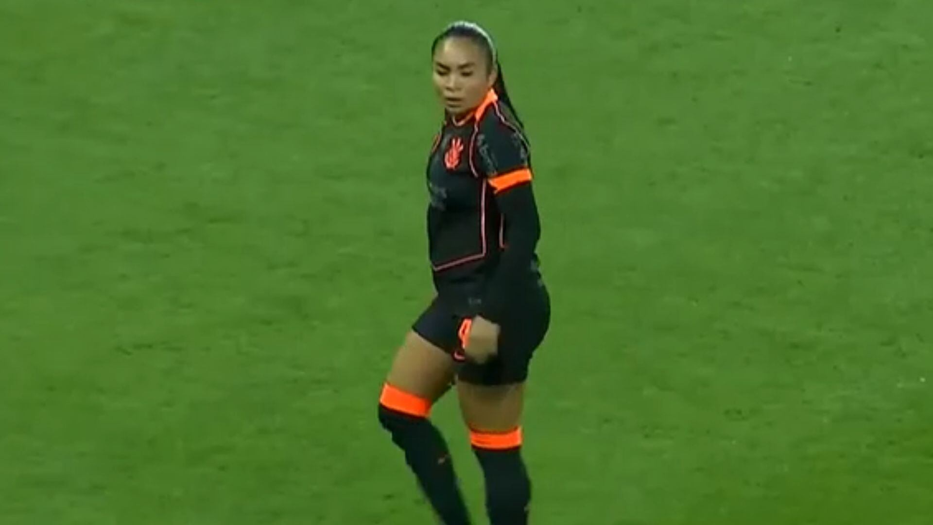 Jogadora Thais Regina sofre lesão durante treino