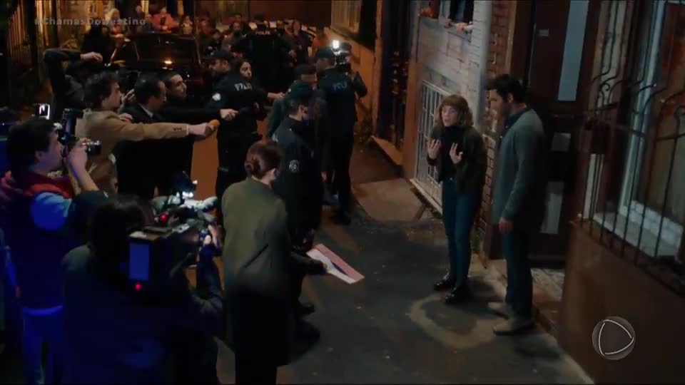 Cemre se recusa a entregar Gunes após Çelebi entrar com ação judicial contra ela | Chamas do Destino