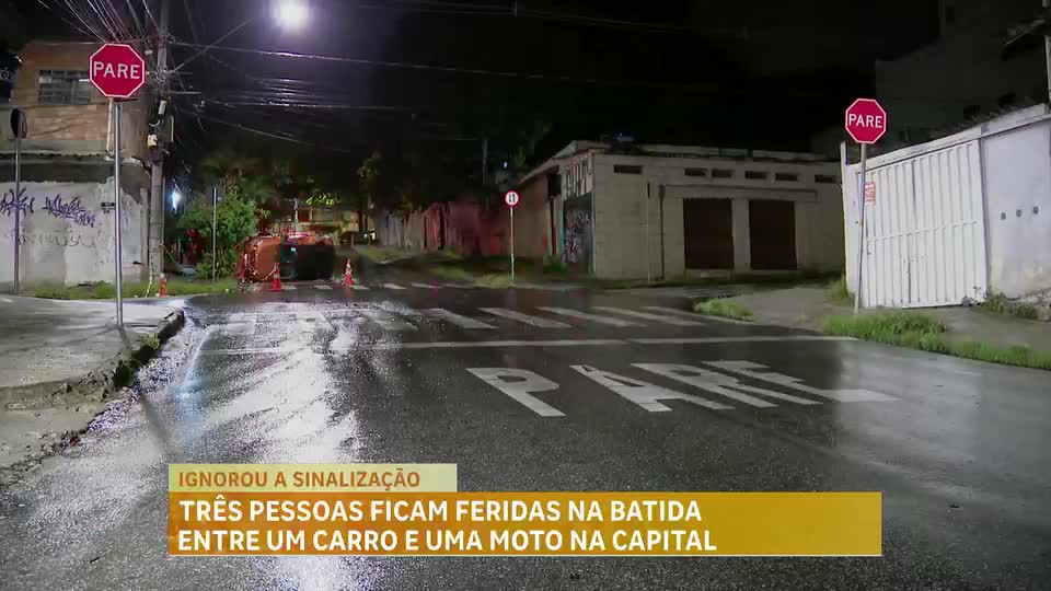 Três pessoas ficam feridas na batida entre um carro e uma moto em Belo Horizonte