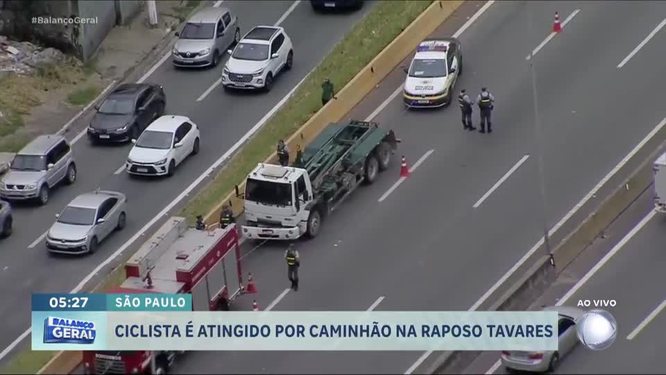 Ciclista fica gravemente ferido após colisão com caminhão na Raposo Tavares