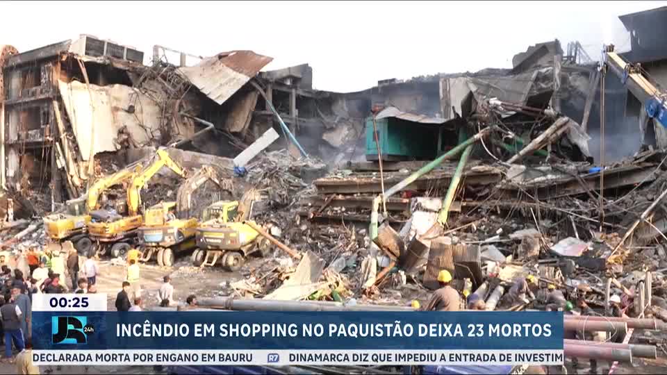 Incêndio em shopping no Paquistão deixa 23 mortos e dezenas desaparecidos