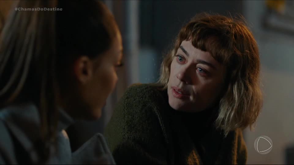 Cemre recebe ajuda de Rüya após perder a guarda da filha | Chamas do Destino